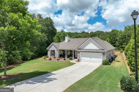 1929 Hearthstone Ct, Winder, GA 30680