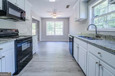 180 Highgrove Dr, Covington, GA 30016 photo 12