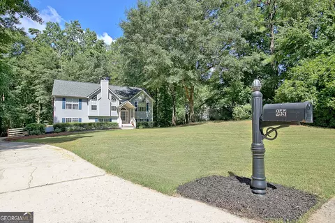 255 Applewood Cir, Newnan, GA 30263