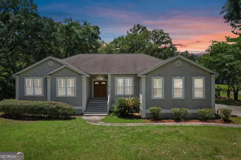 221 W Point Dr, St. Simons, GA 31522