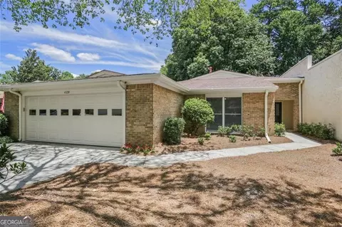 4339 Village Oaks Ln, Dunwoody, GA 30338