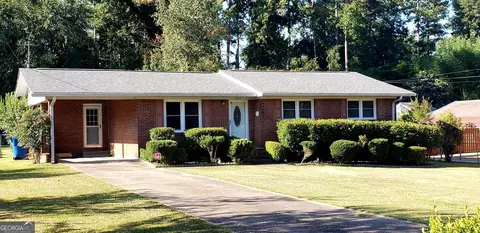 407 Taliaferro Dr, Hogansville, GA 30230
