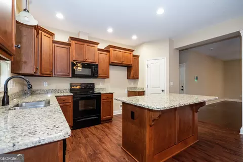 104 Sheila St, Lagrange, GA 30241 photo 4