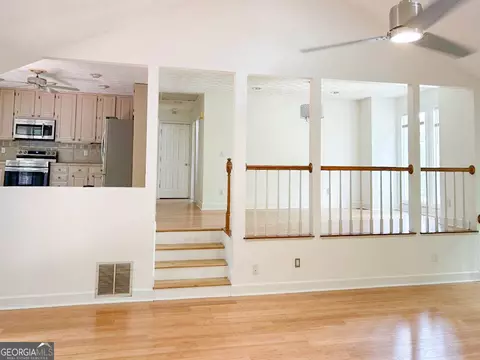 571 Farmbrook Trl NE, Kennesaw, GA 30144 photo 9
