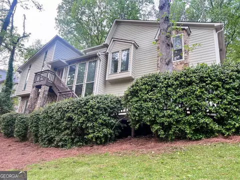 571 Farmbrook Trl NE, Kennesaw, GA 30144 photo 2