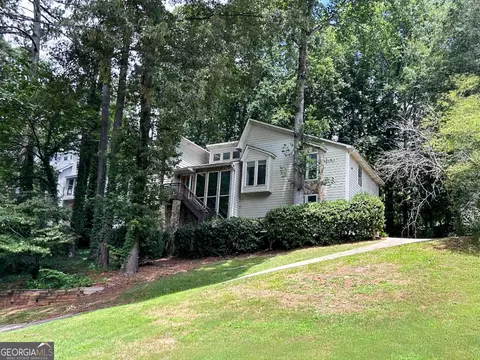 571 Farmbrook Trl NE, Kennesaw, GA 30144 photo 3