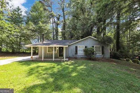8427 N Pond Ct, Riverdale, GA 30274
