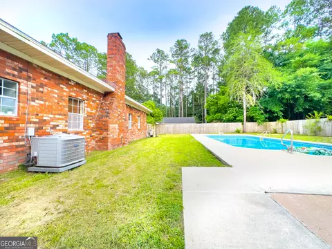 402 S Ash St, Springfield, GA 31329 photo 2