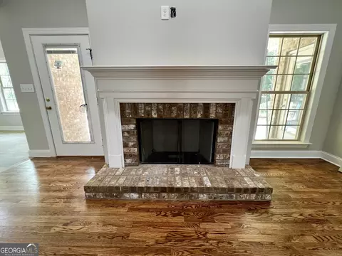 Living - 2520 Fox Creek Ct, Haddock, GA 31033 photo 4 of 6