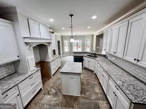 Kitchen - 2520 Fox Creek Ct, Haddock, GA 31033 photo 4 of 9