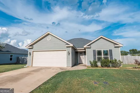 100 Rockport Ct, Perry, GA 31069