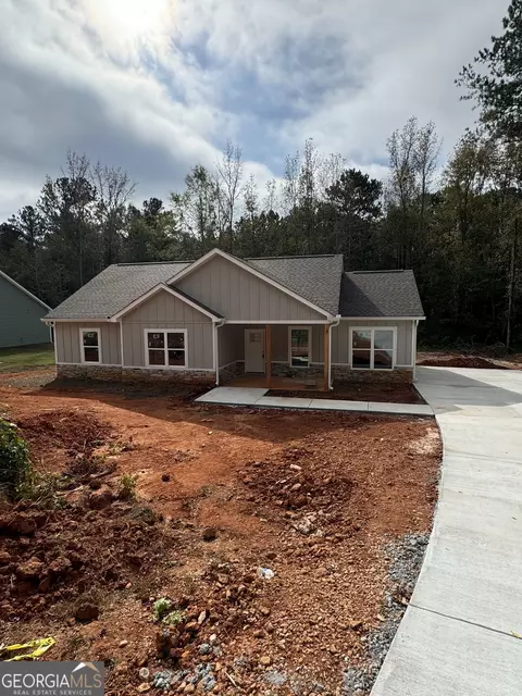 1517 Wisteria Dr, West Point, GA 31833
