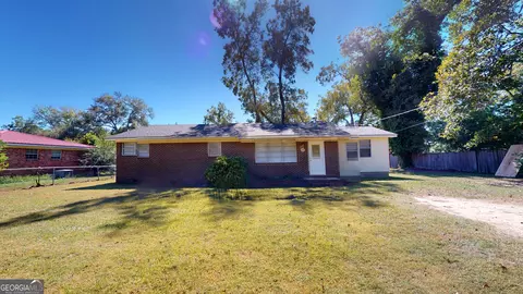 124 Francis Ave, Swainsboro, GA 30401