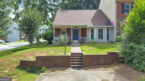 1323 Poplar Pointe SE, Smyrna, GA 30082