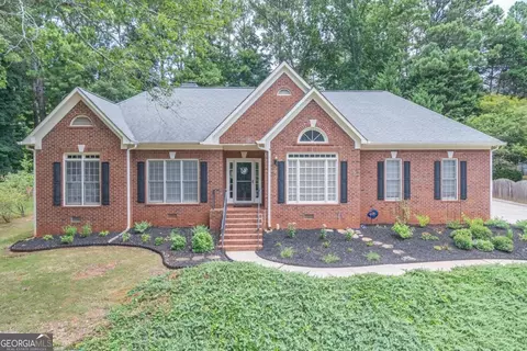 290 Trowbridge Ln, Lawrenceville, GA 30043