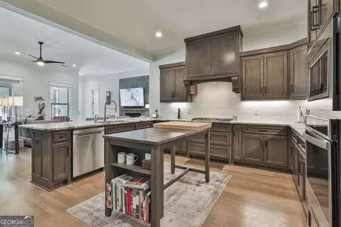 Kitchen - 105 Dean Dr, Tyrone, GA 30290 photo 5 of 5