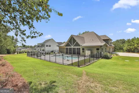 Exterior - 105 Dean Dr, Tyrone, GA 30290 photo 17 of 17