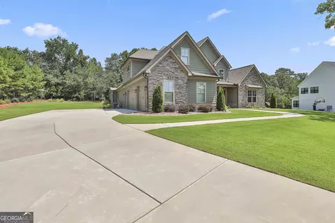 Exterior - 105 Dean Dr, Tyrone, GA 30290 photo 6 of 17
