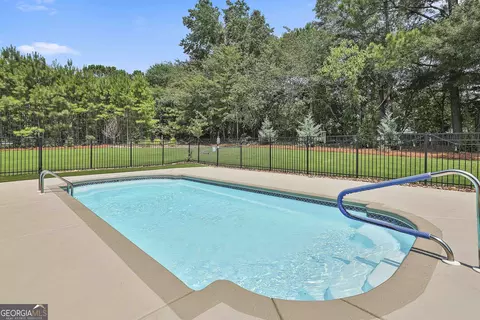 Exterior - 105 Dean Dr, Tyrone, GA 30290 photo 13 of 17