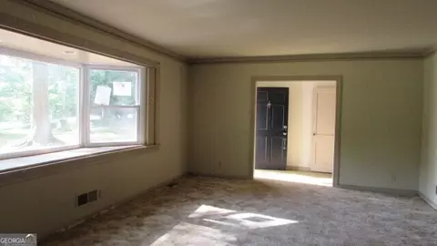 323 Lane Cir, Lagrange, GA 30240 photo 3