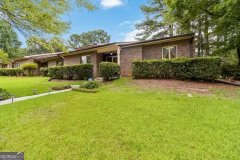 1618 Circlestone Dr, Stone Mountain, GA 30088