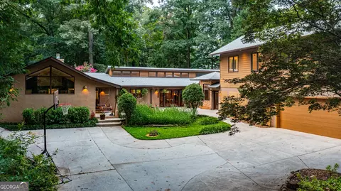 2622 Mckinnon Dr, Decatur, GA 30030