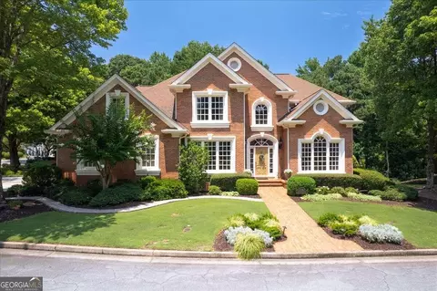2282 Brookelake Dr, Dunwoody, GA 30338