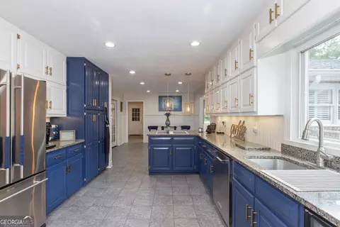 Kitchen - 85 Lovic Davis Rd, Lagrange, GA 30240 photo 5 of 6