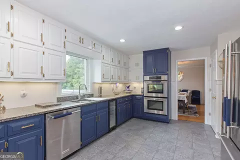 Kitchen - 85 Lovic Davis Rd, Lagrange, GA 30240 photo 4 of 6