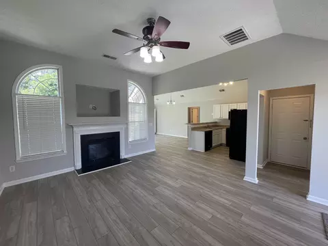 320 Preakness Dr, Lagrange, GA 30241 photo 2