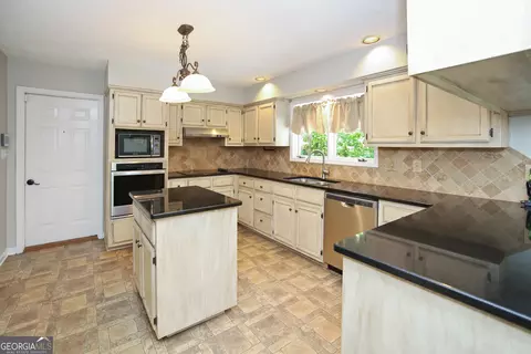 105 Lakeshore Way, Lagrange, GA 30240 photo 12