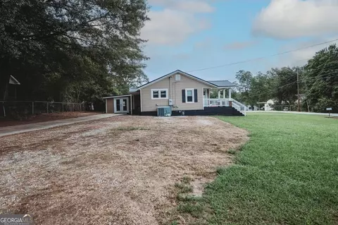 400 Taylor St, Barnesville, GA 30204 photo 5