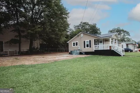 400 Taylor St, Barnesville, GA 30204 photo 4