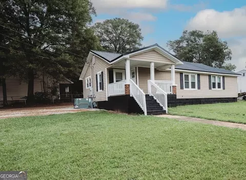 400 Taylor St, Barnesville, GA 30204 photo 3