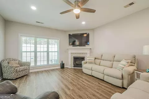 202 Oakleaf Dr, Acworth, GA 30102 photo 9