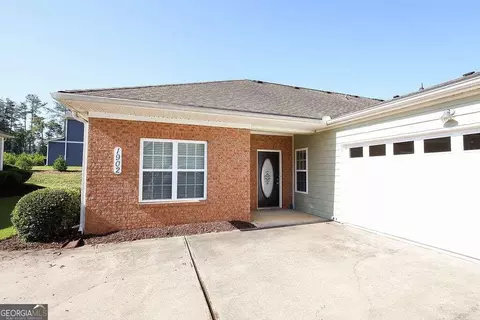 1902 Commonwealth Cir, Newnan, GA 30263