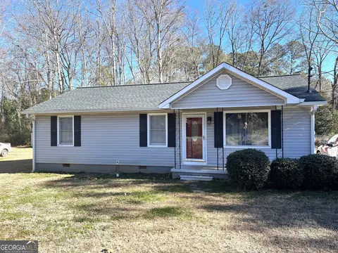 106 King Arthur Dr, Lagrange, GA 30241