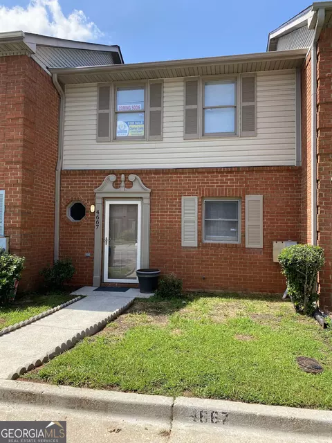 4667 Shumate Dr, Stone Mountain, GA 30083