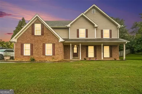 1570 Rose Pointe Dr, Loganville, GA 30052