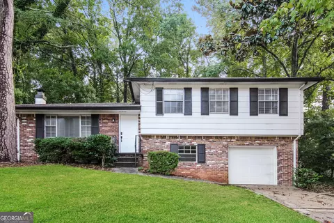 944 King James Dr, Morrow, GA 30260