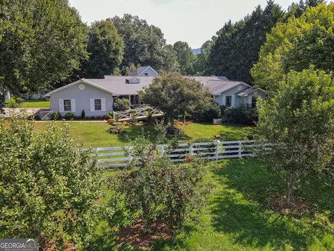 476 Franklin St, Dillard, GA 30537