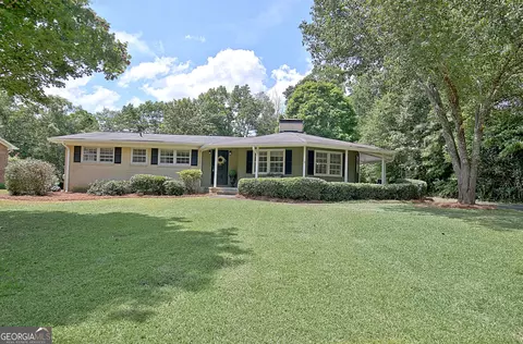 135 Hillsdale Dr, Fayetteville, GA 30214