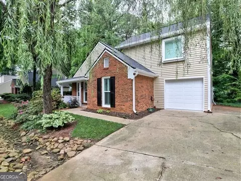 610 Roswell Green Ln, Roswell, GA 30075