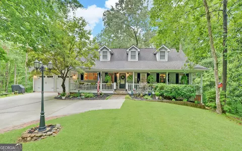 891 N Pond St, Toccoa, GA 30577