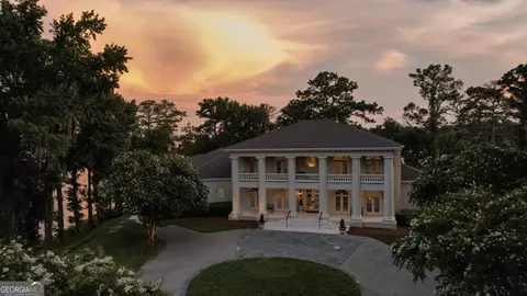 527 St Francis Pt, Eufaula, AL 36027