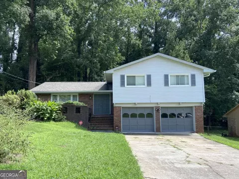 815 San Miguel Dr, Stone Mountain, GA 30083