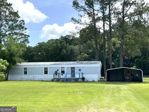 4572 Mockingbird Ln, Waycross, GA 31503