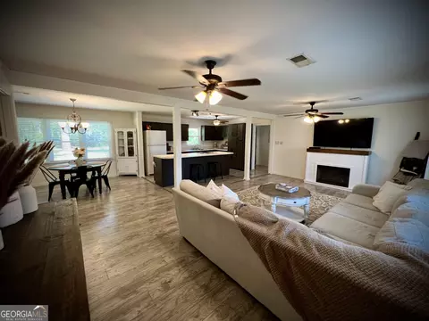 218 Pinehurst Dr, Dublin, GA 31021 photo 2