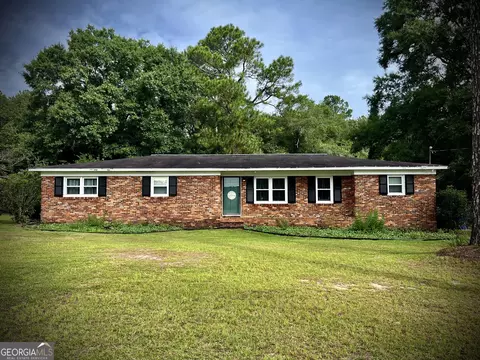 218 Pinehurst Dr, Dublin, GA 31021