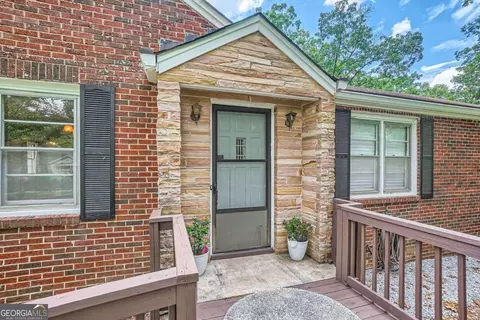 428 Oak Hill Cir, Stone Mountain, GA 30083